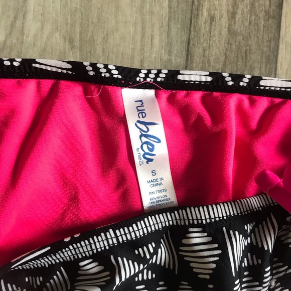 Hot Pink & Black Bikini Set - Picture 3 of 4